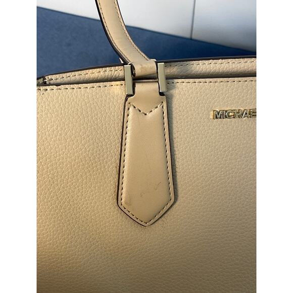 Michael Kors Women’s Large Tote Bag Color Beige - Picture 13 of 14